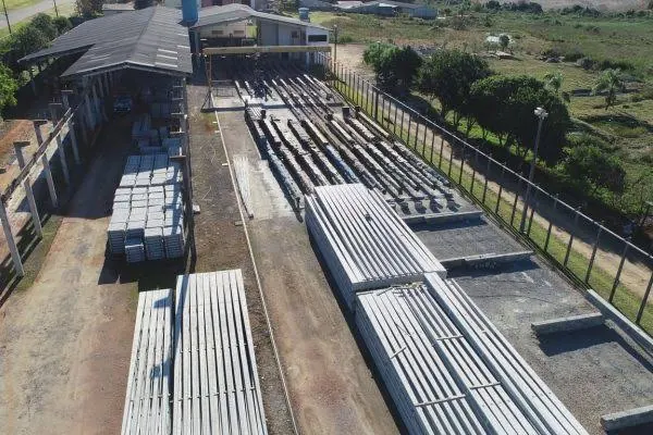 Fábrica e estoque de postes de concreto em Maceió
